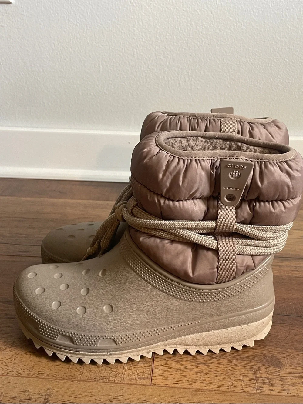 Crocs Classic Neo Puff Luxe Boots Size 8